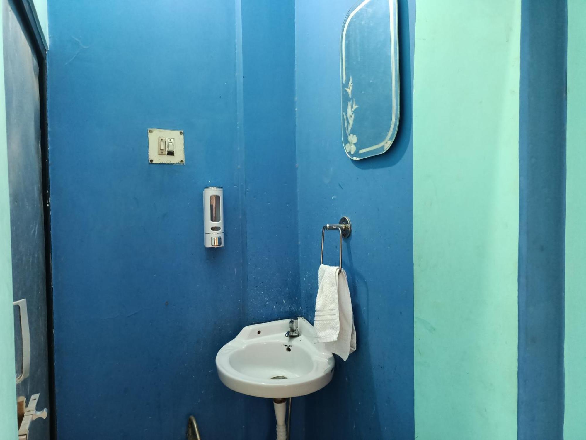 Jpm Guest House فاراناسي الغرفة الصورة