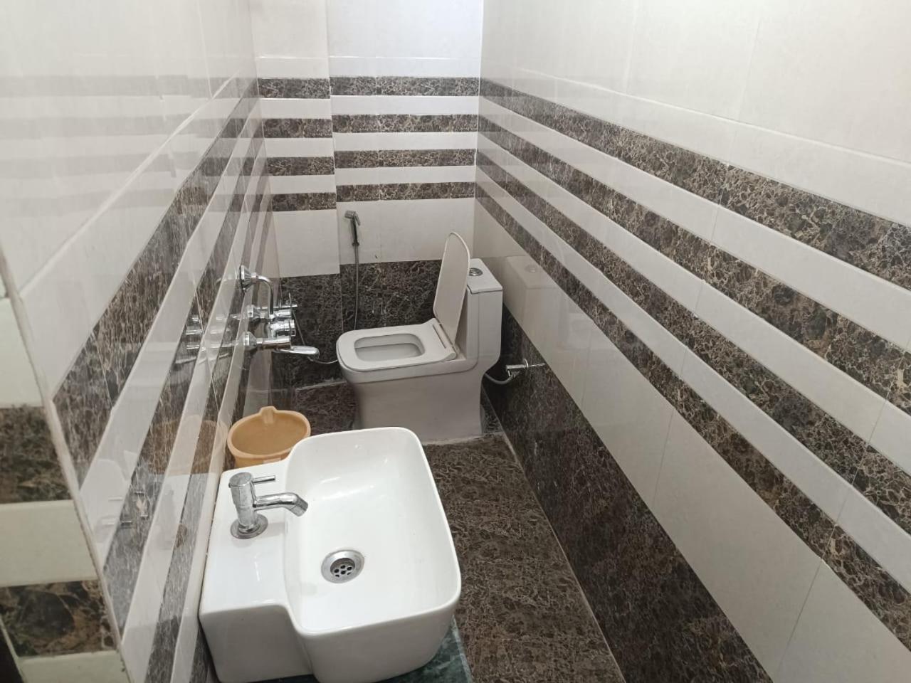 Jpm Guest House فاراناسي المظهر الخارجي الصورة
