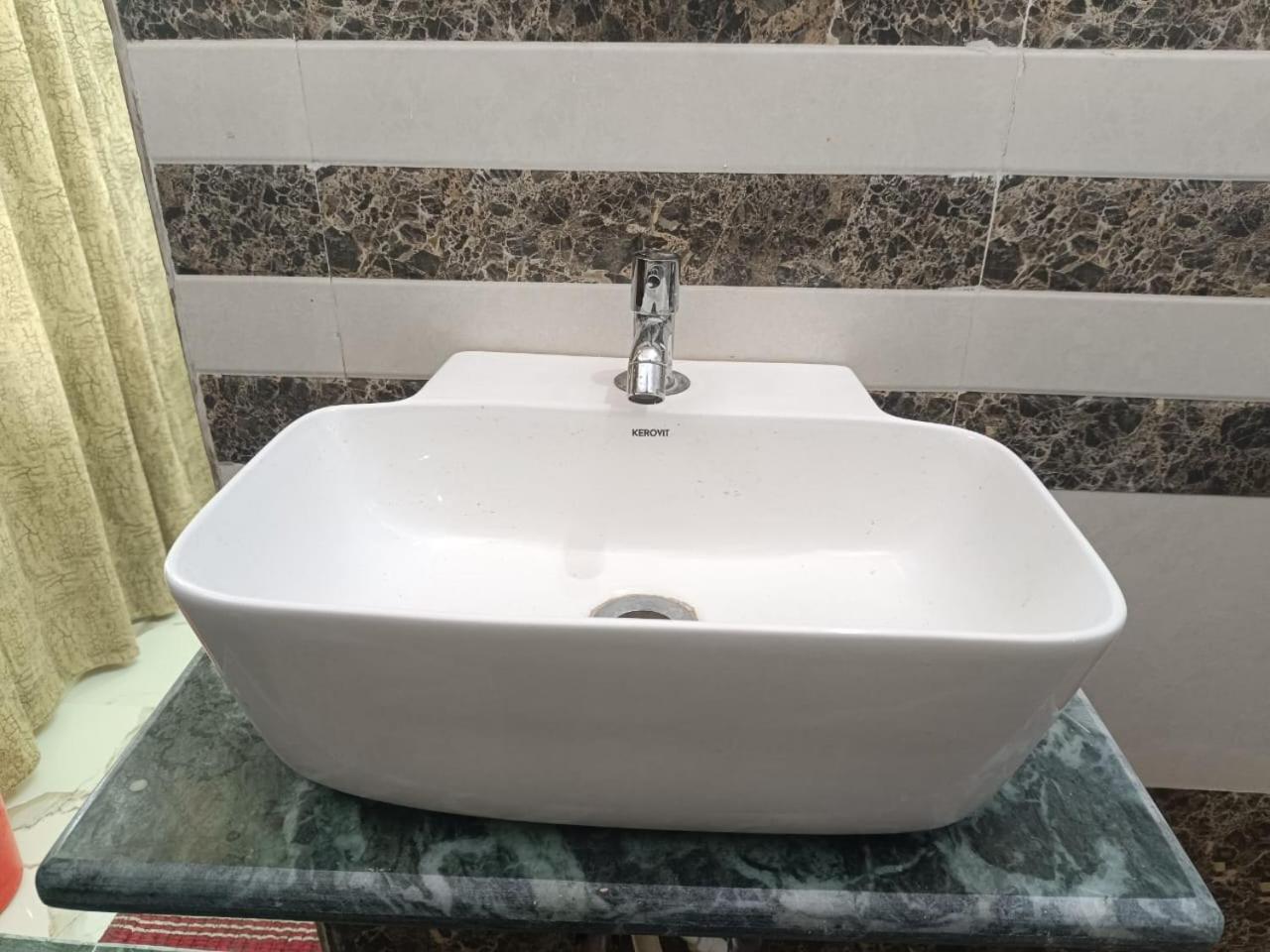 Jpm Guest House فاراناسي المظهر الخارجي الصورة